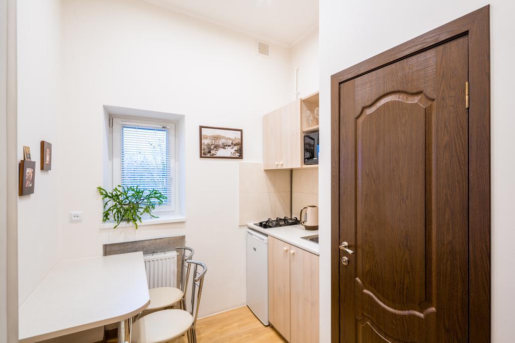 Apartment On Khmelnytskogo Street Leópolis Exterior foto