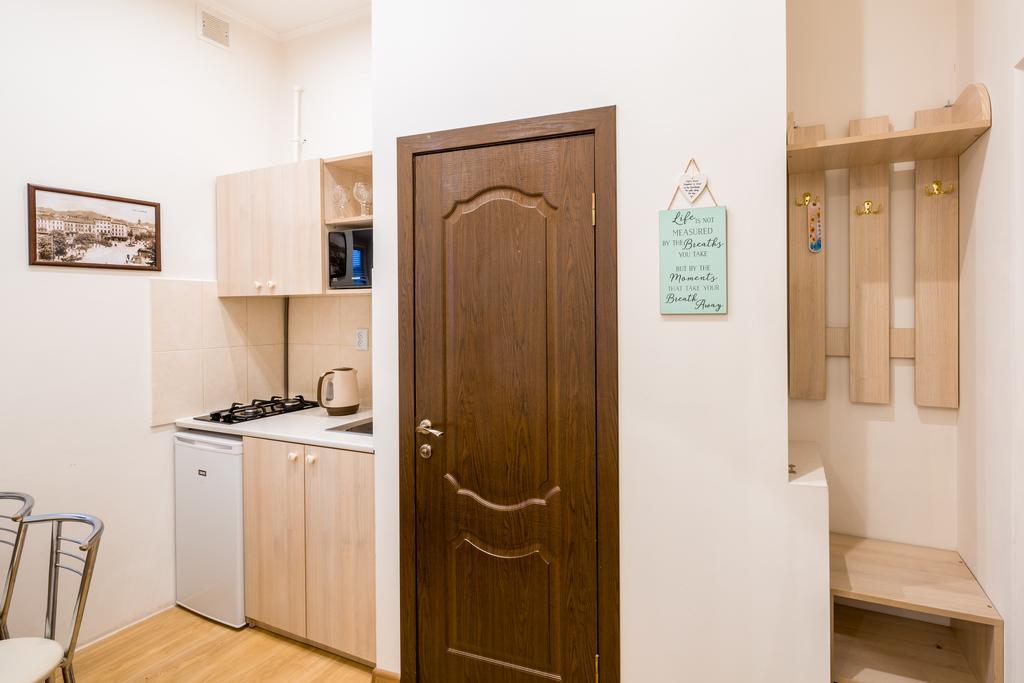 Apartment On Khmelnytskogo Street Leópolis Exterior foto